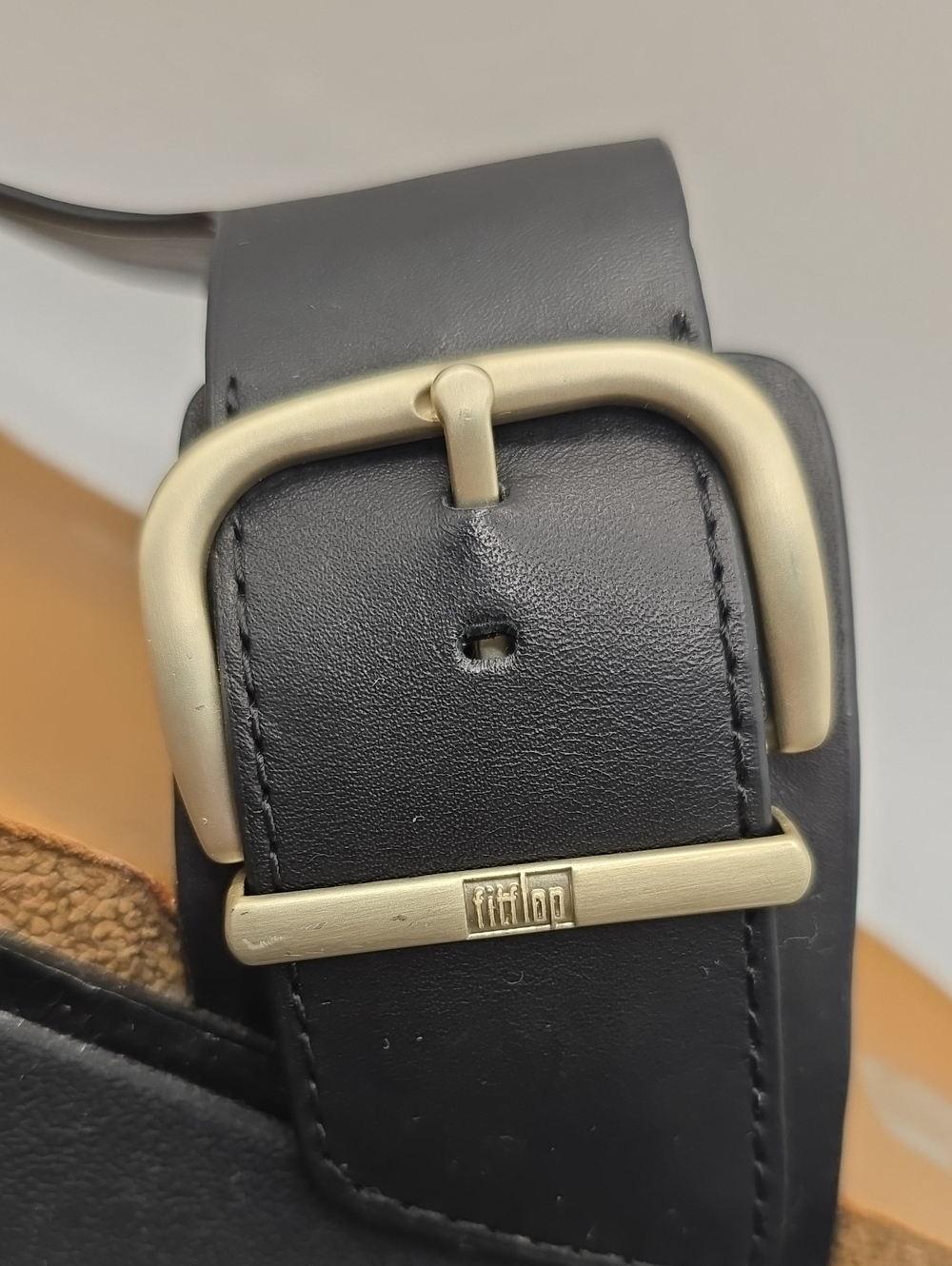 FitFlop Gen-FF Buckle Leather Toe-Post Sandals - Picture 8 of 11